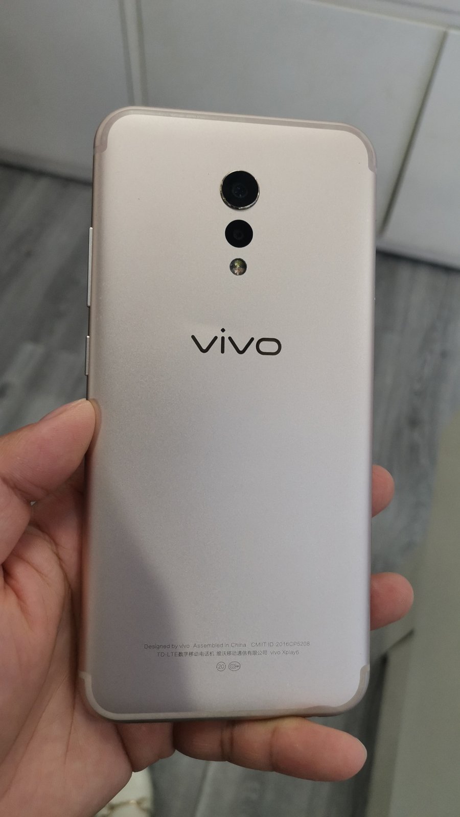 vivo【xplay 6】8成新