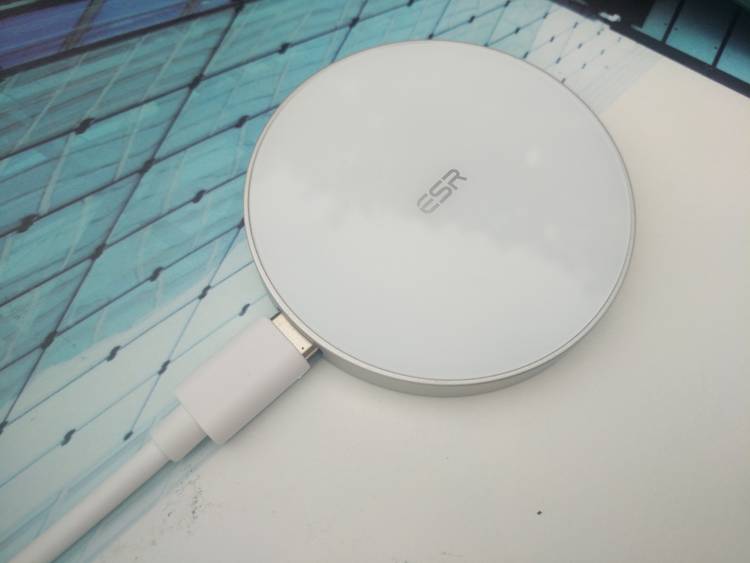 超薄无线充支架,亿色雅置MagSafe磁吸随行充