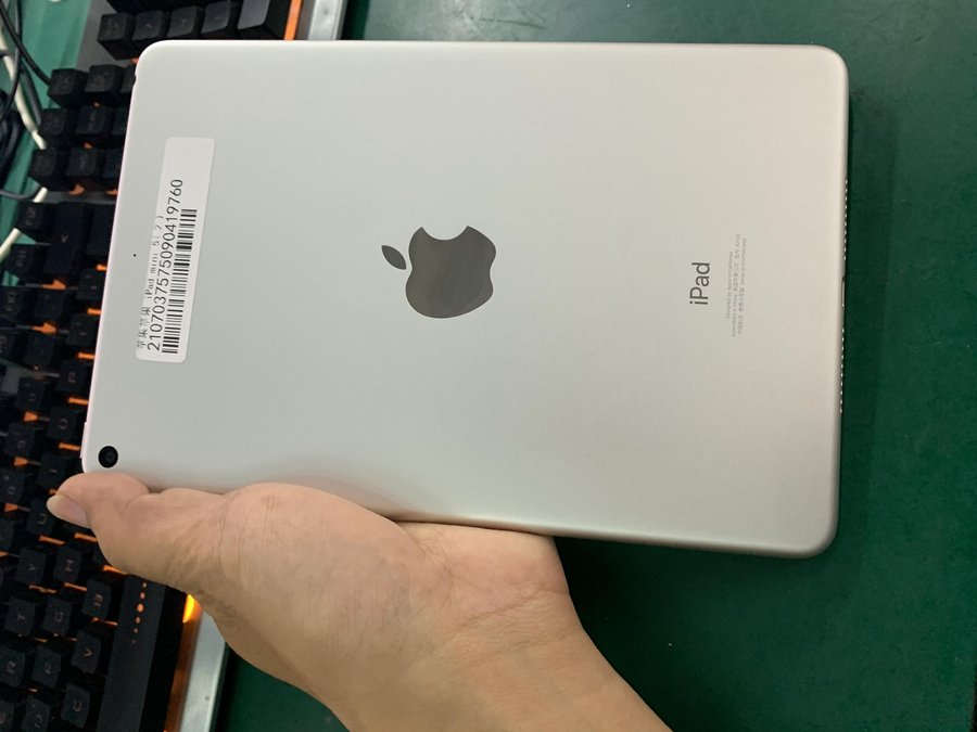 苹果【ipad mini5 7.9英寸 19款】wifi版 银色 64g 国行 95新