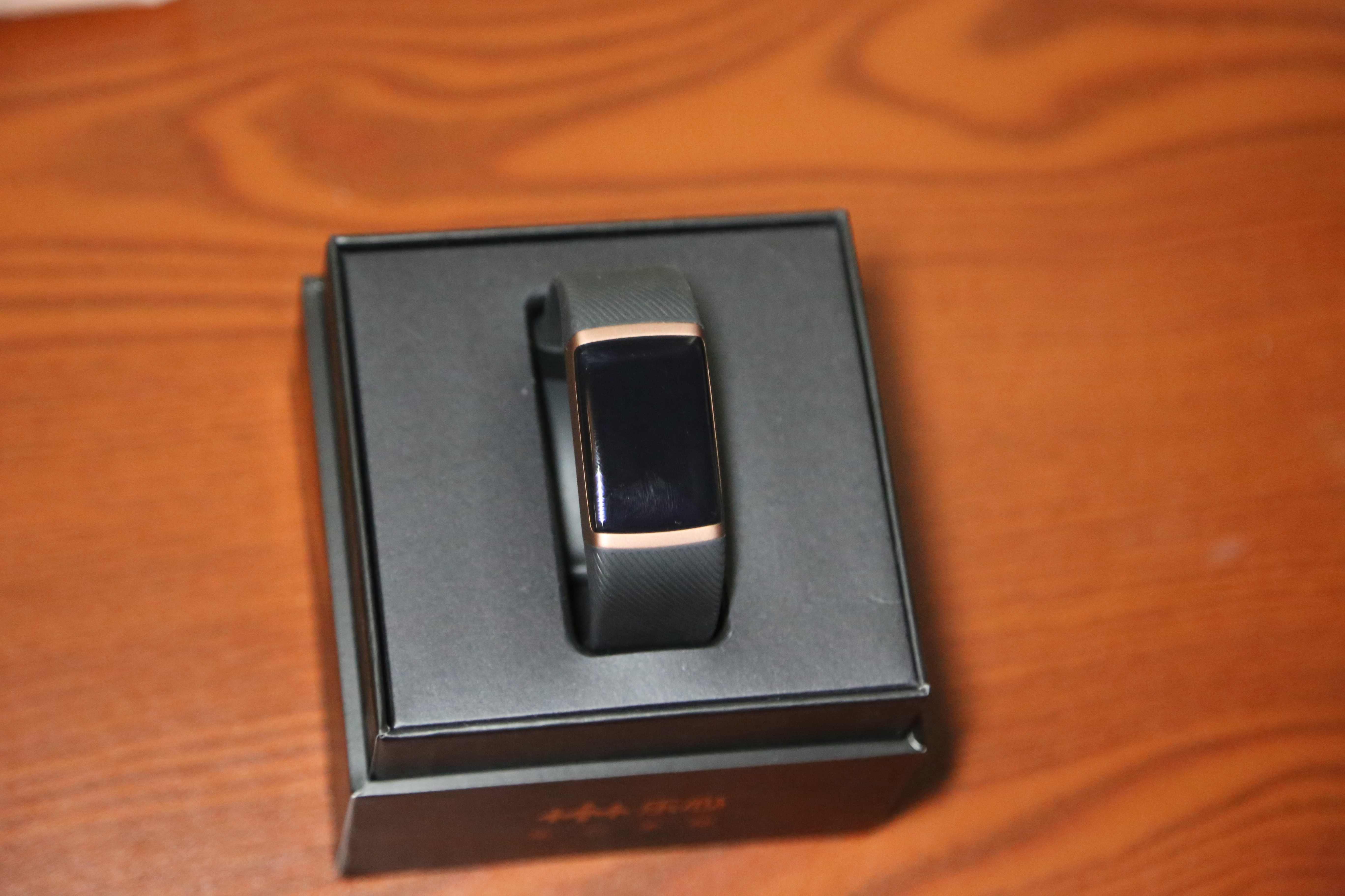 也同时体现了乐心手环viza plus低调奢华有内涵这与之前的乐心手环外