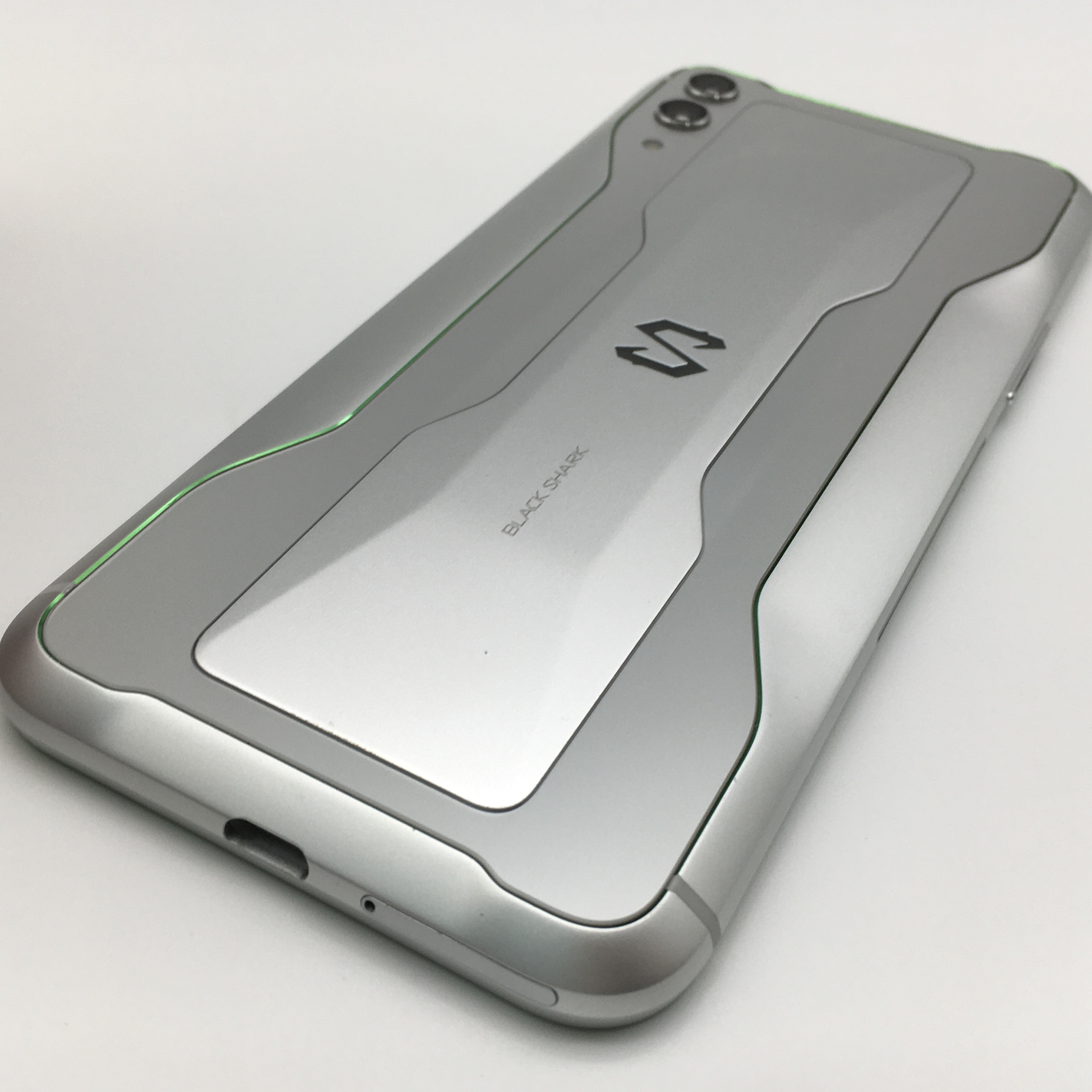 小米【黑鲨游戏手机 2】全网通 银色 8g/128g 国行 95成新