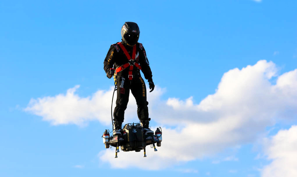 高科技飞行代步器飞着去上班再也不会堵在半路