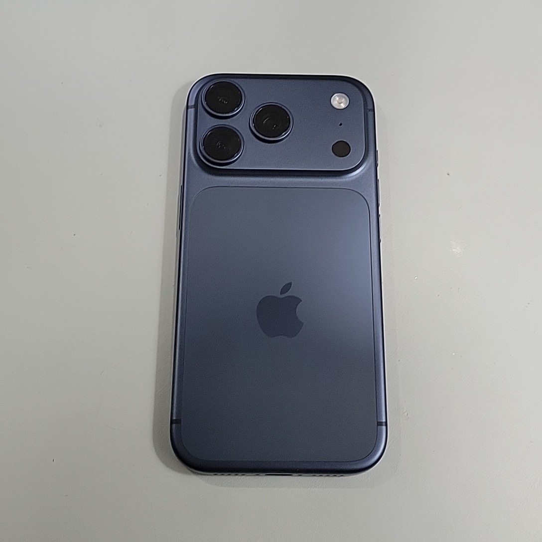 苹果【Apple iPhone 17 Pro】5G全网通 深蓝色 256G 国行 95新 