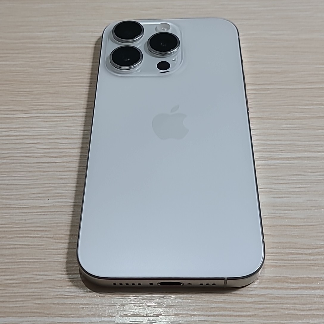苹果【iPhone 15 Pro】5G全网通 白色钛金属 256G 国行 99新 