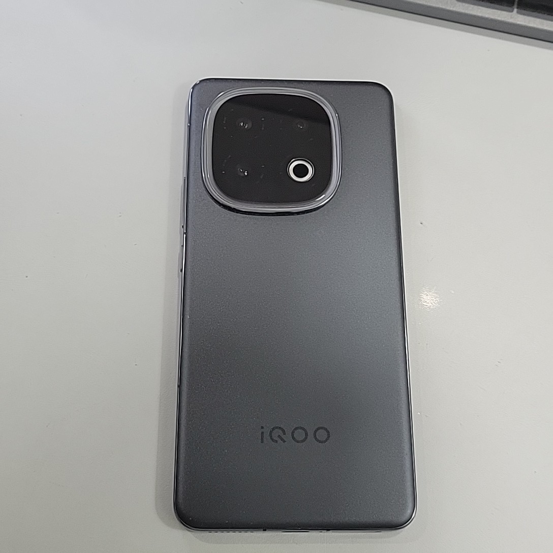 vivo【iQOO 13】9成新 
