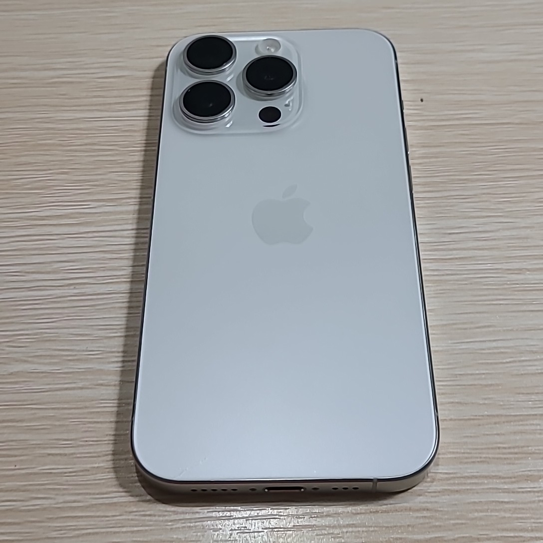 苹果【iPhone 15 Pro】5G全网通 白色钛金属 256G 国行 99新 